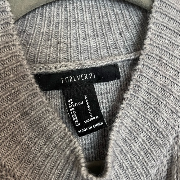 Grey forever 21 sweater - Picture 2 of 3